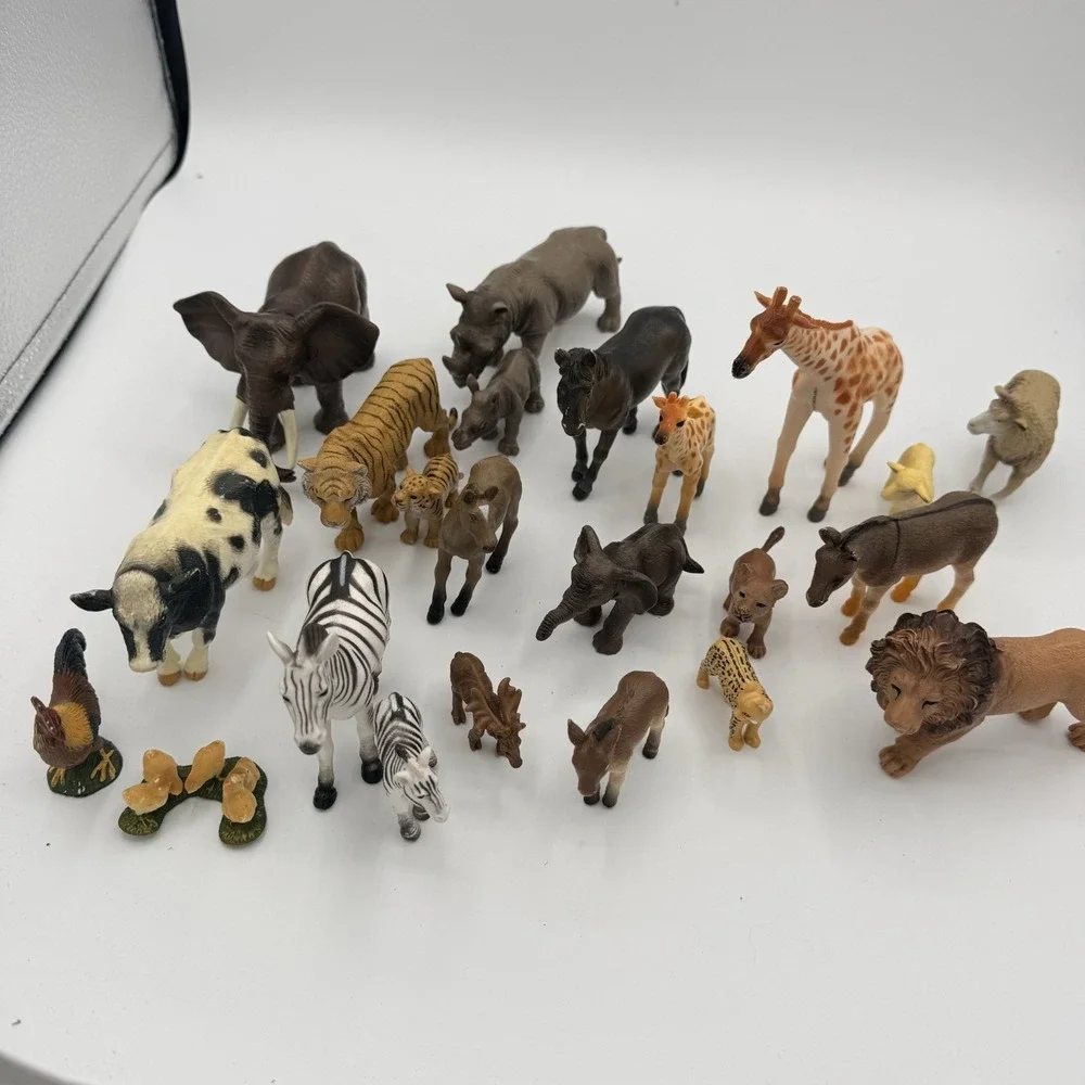 Lot of 23 Plastic Animal Figures Safari Zoo Farm Wildlife Elephant Tiger Lion
